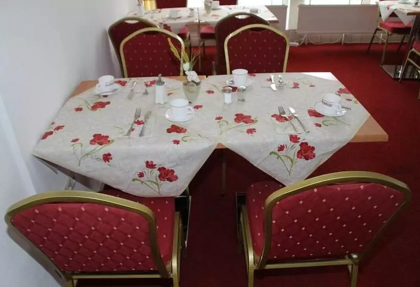 Отель Einfelder Hof