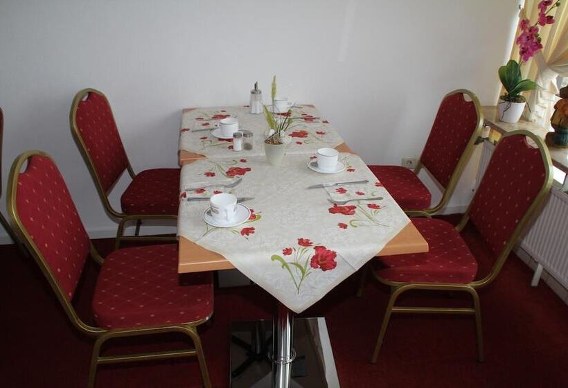 ホテル Einfelder Hof