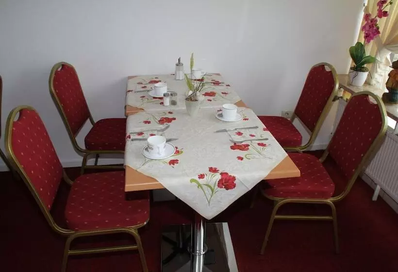 Отель Einfelder Hof