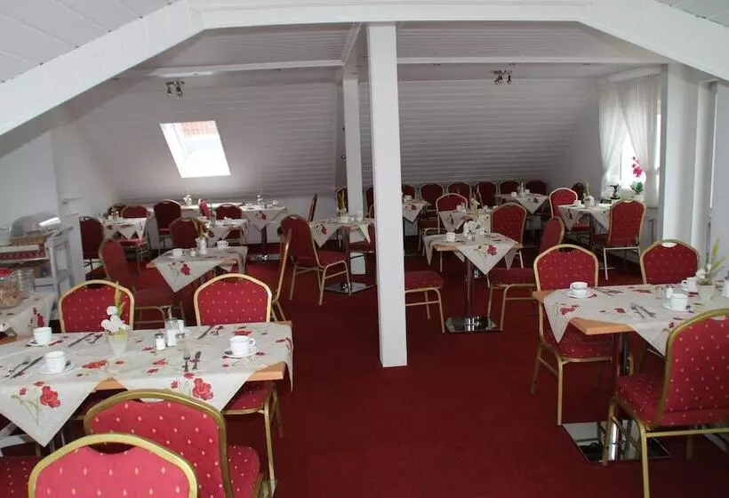 Отель Einfelder Hof