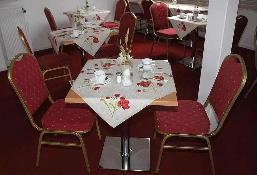 Отель Einfelder Hof