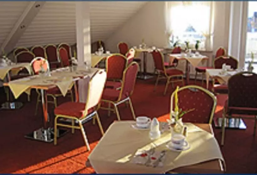 Отель Einfelder Hof