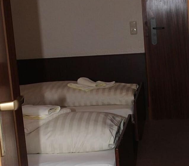 ホテル Einfelder Hof