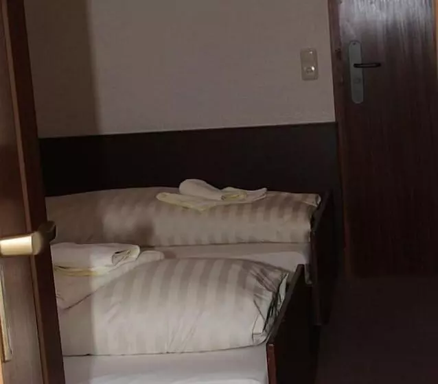 Отель Einfelder Hof