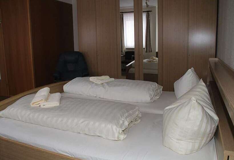 ホテル Einfelder Hof