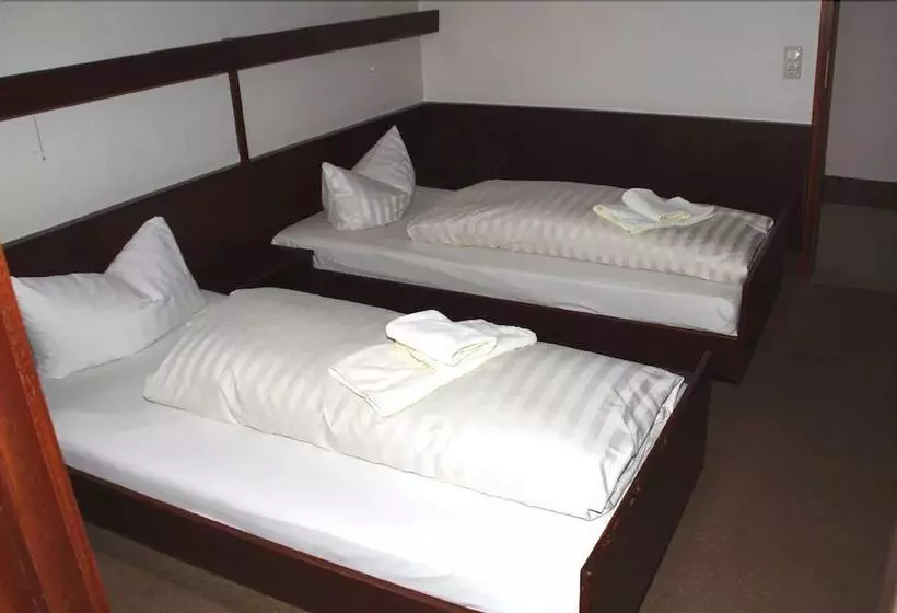 Отель Einfelder Hof