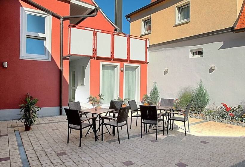 Hotelli Garni Goldene Traube