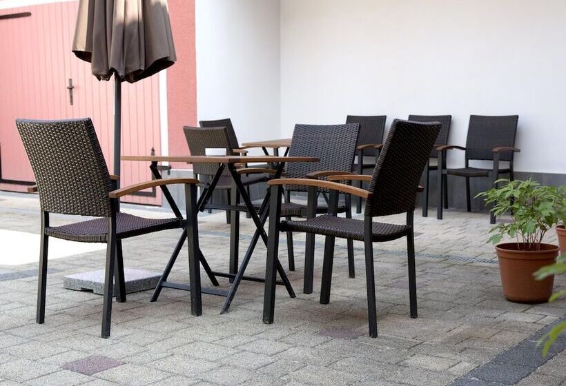 Hotelli Garni Goldene Traube