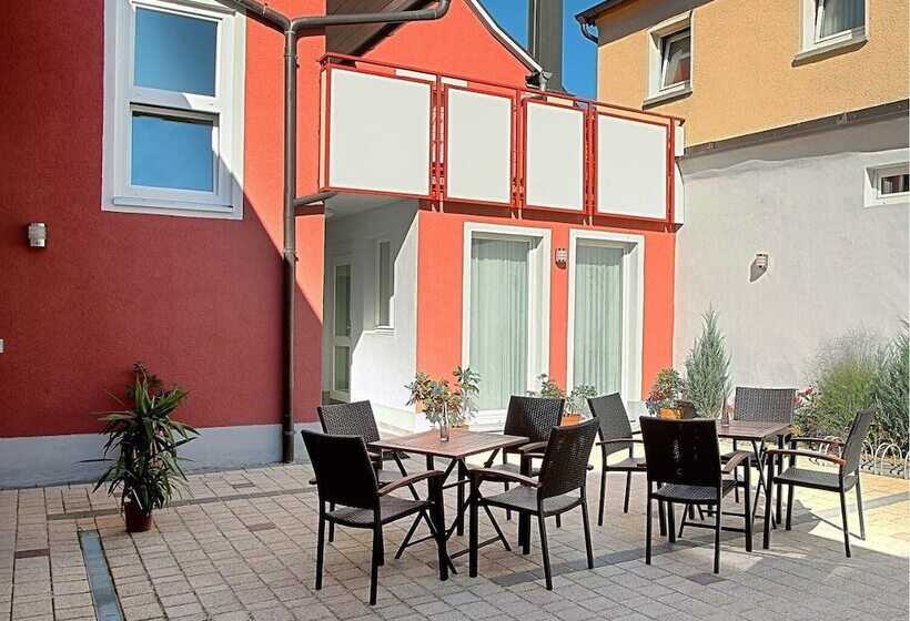 Hotelli Garni Goldene Traube