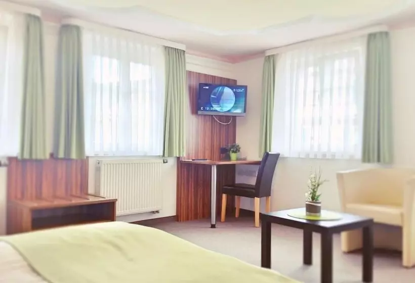 Отель Garni Goldene Traube