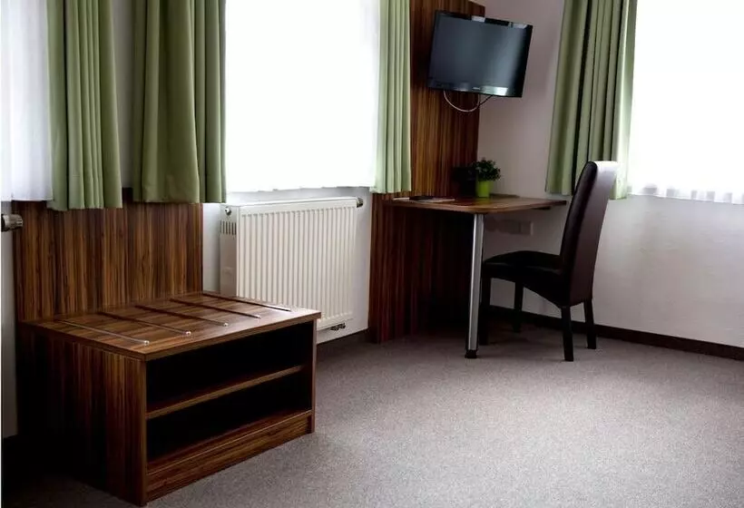 Отель Garni Goldene Traube