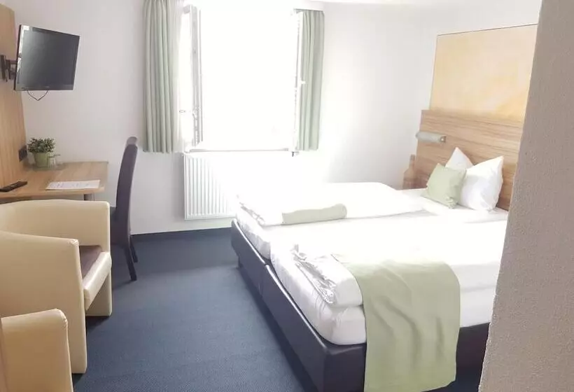 Отель Garni Goldene Traube