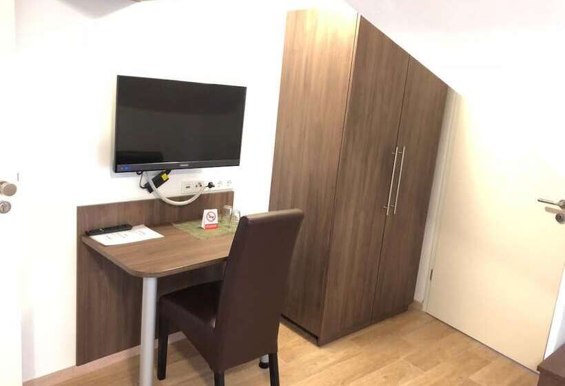 Hotelli Garni Goldene Traube