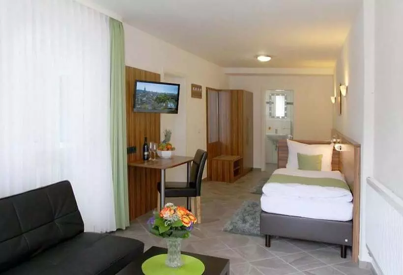 Отель Garni Goldene Traube