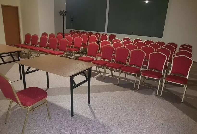 فندق Gromada Pila