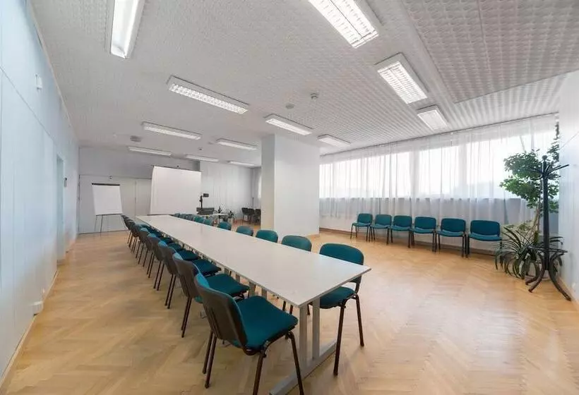 فندق Gromada Pila