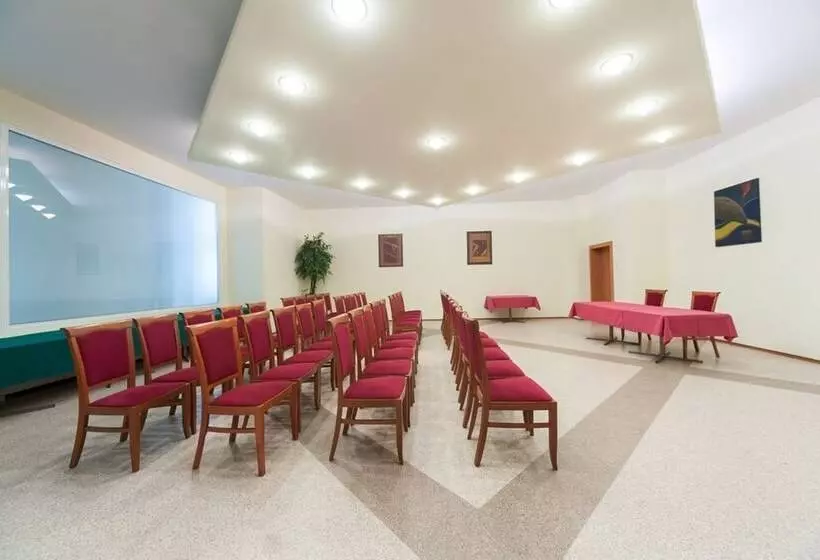 فندق Gromada Pila