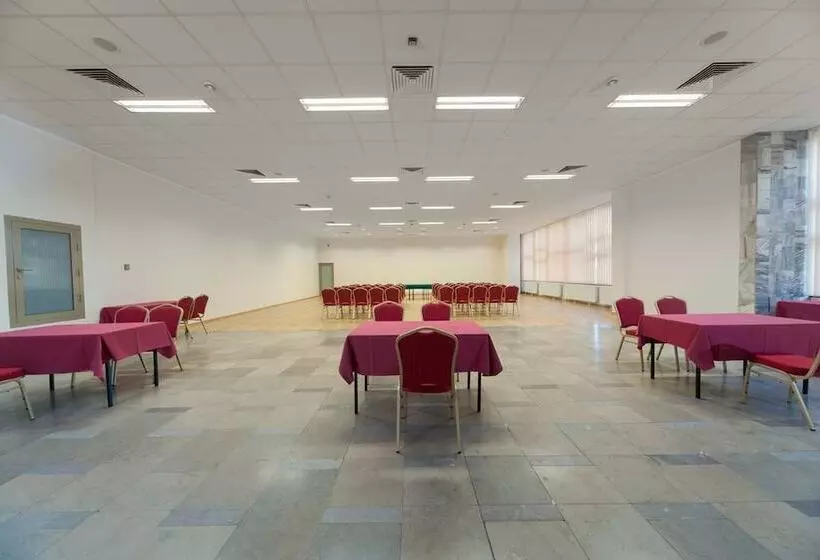 فندق Gromada Pila