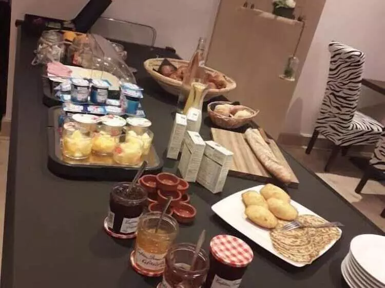 Hotel Logis Hôtel La Bastide Des Oliviers