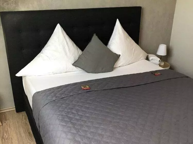 Отель Restaurant Zum Löwen