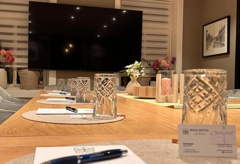 Moss Hotel & Apartments