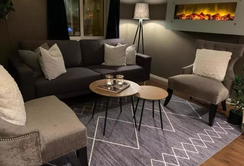 Moss Hotel & Apartments