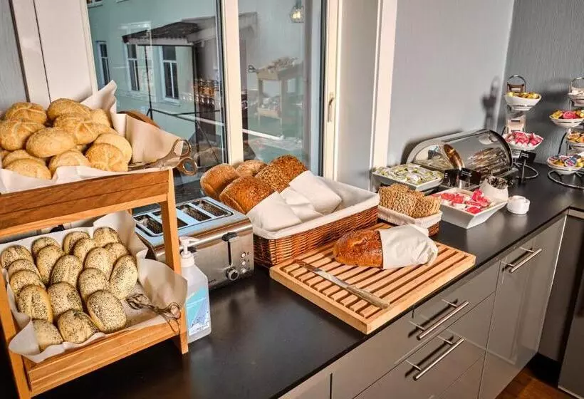 Moss Hotel & Apartments