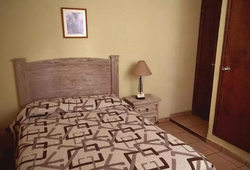 هتل Posada Del Carmen