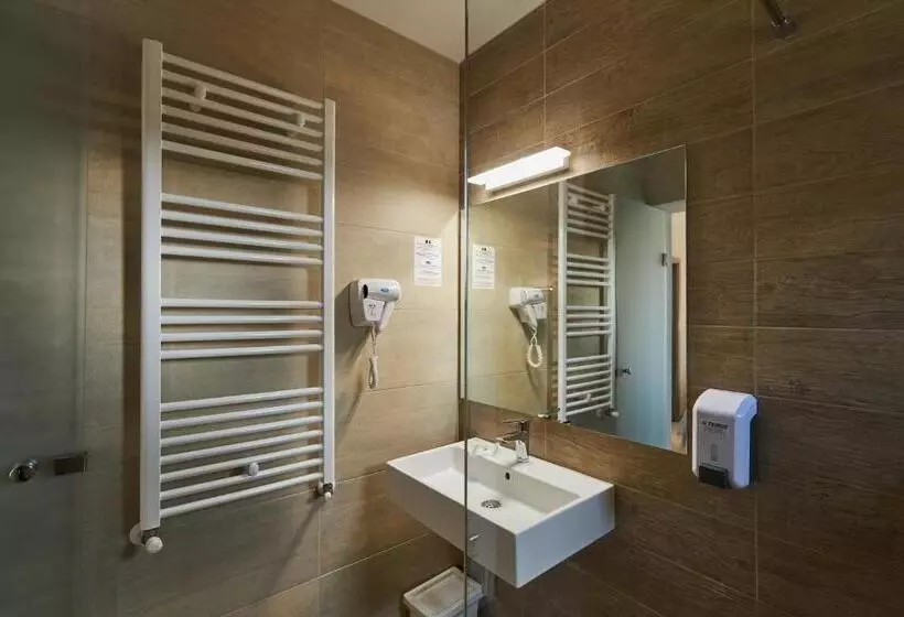 Hotelli Eden 5