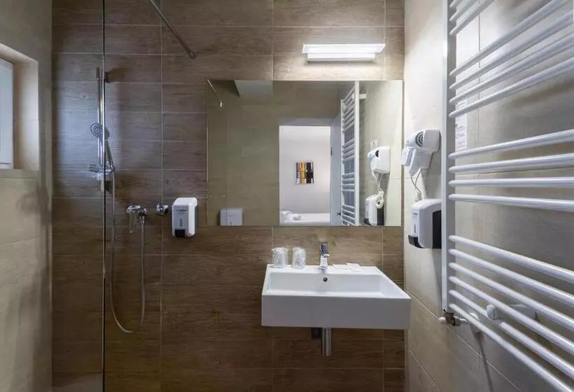 Hotelli Eden 5