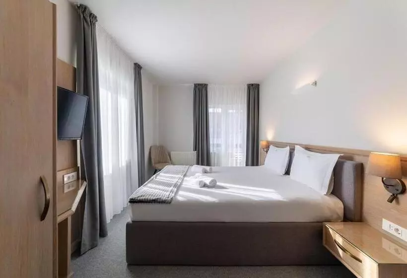 Hotelli Eden 5