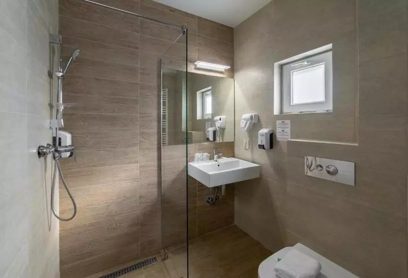 Hotelli Eden 5