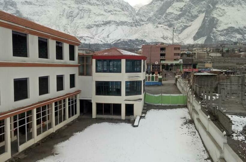 هتل Oasis International