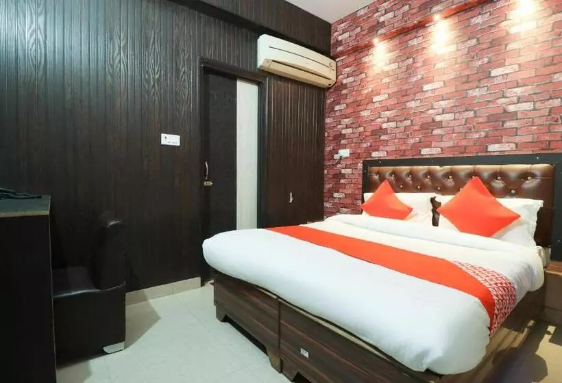 هتل Oyo 39859 Shiv Ganga Inn