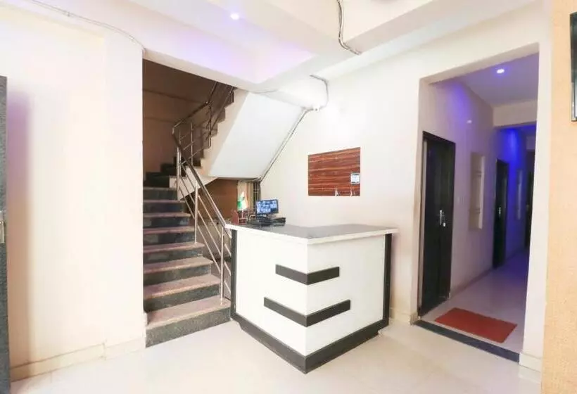 هتل Oyo 39859 Shiv Ganga Inn