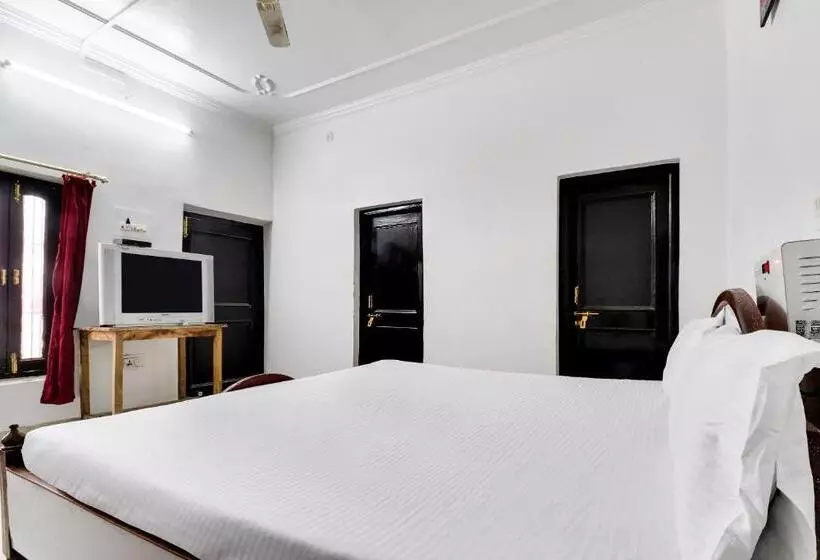 Hotelli Spot On 42133 Hanuman Bagh