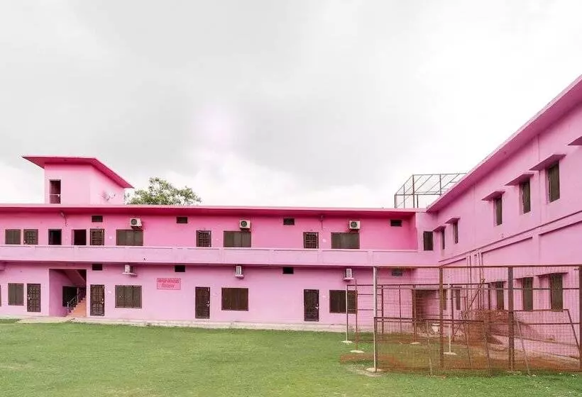 Hotelli Spot On 42133 Hanuman Bagh