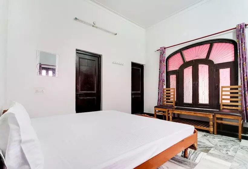 Hotelli Spot On 42133 Hanuman Bagh