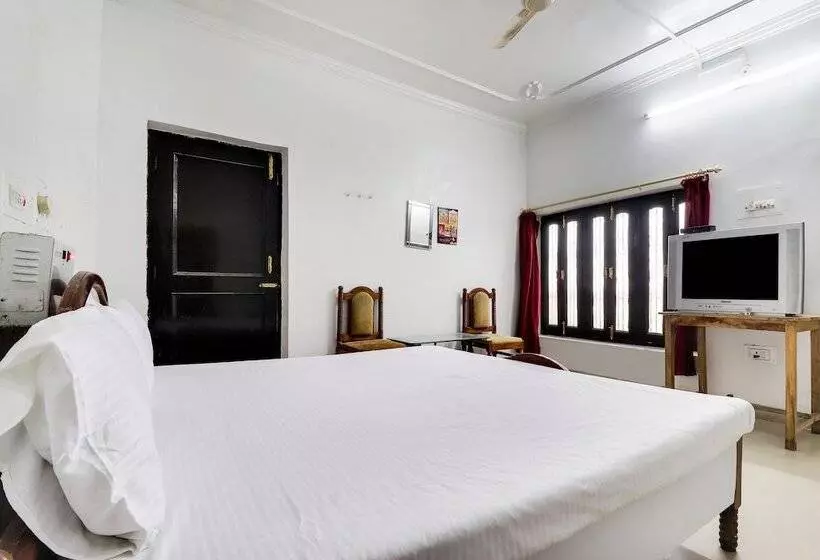 Hotelli Spot On 42133 Hanuman Bagh