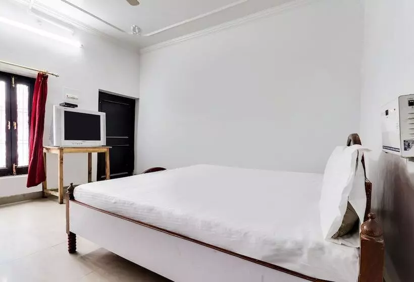 Hotelli Spot On 42133 Hanuman Bagh