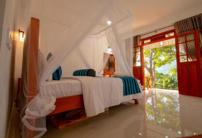 Pensão V@ella Guesthouse