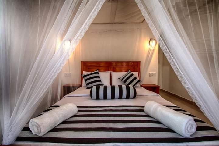 Pensão V@ella Guesthouse