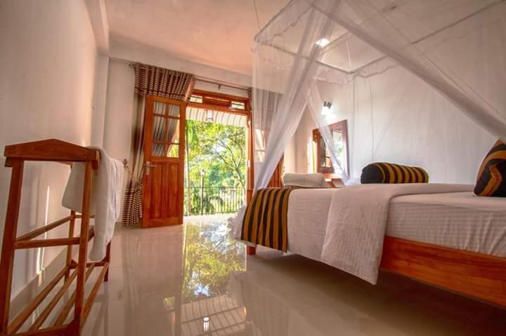 Pensão V@ella Guesthouse