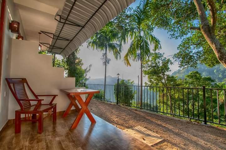 Pensão V@ella Guesthouse