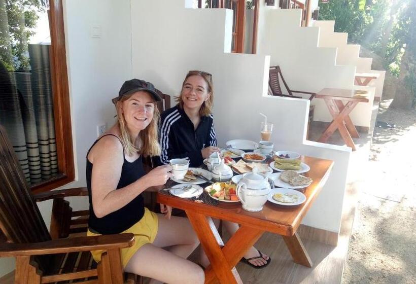 Pensão V@ella Guesthouse