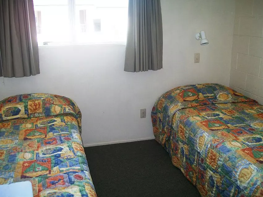 Cedar Court Motel