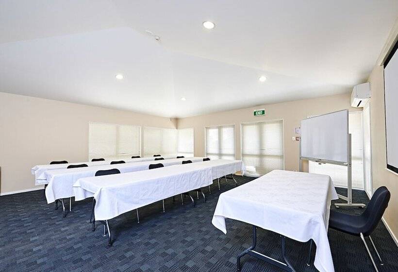 בית מלון כפרי Auckland Airport Lodge