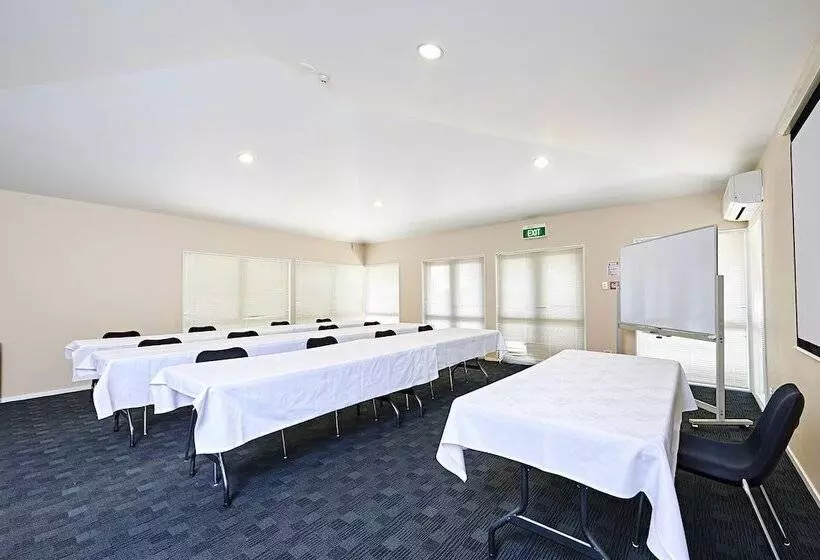 בית מלון כפרי Auckland Airport Lodge