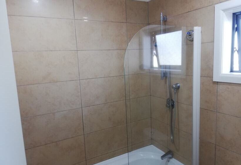 בית מלון כפרי Auckland Airport Lodge