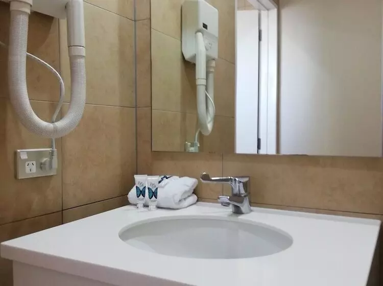 בית מלון כפרי Auckland Airport Lodge